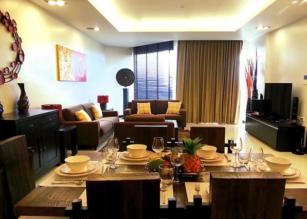 Luxurious condo - Dining and living area Luxurious condo - Dining and living area
