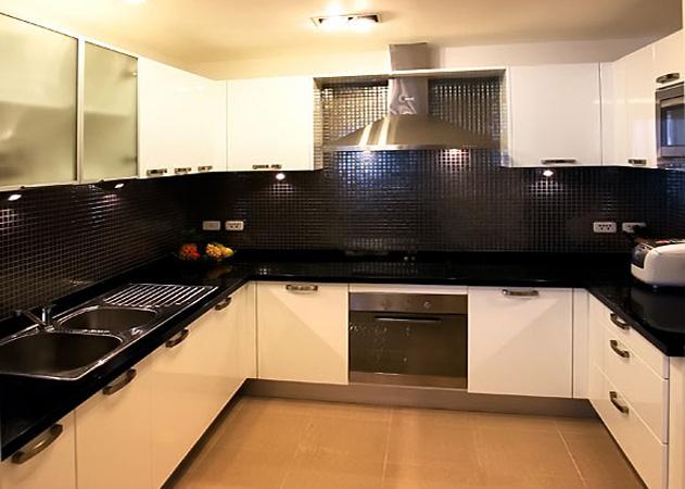 Stylish condo - Large modern kitchen Stylish condo - Large modern kitchen